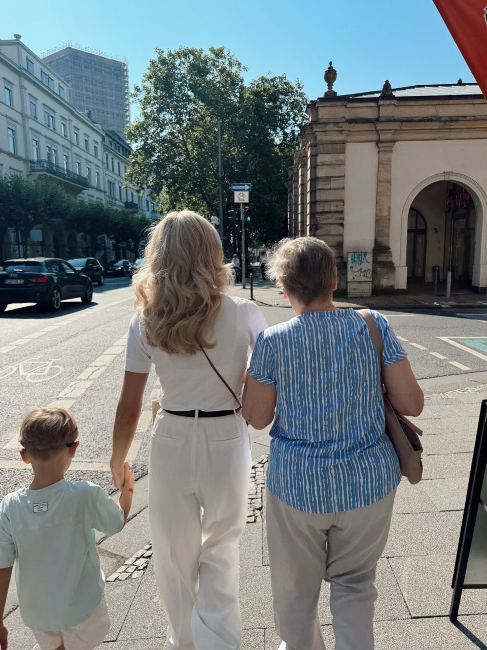 DAS FREUNDEBUCH FÜR DIE FAMILIE